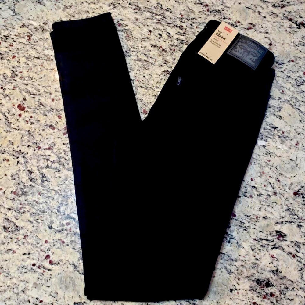 NEW Levi’s Women's 711 Skinny Jeans in 28 Short Length Width 27 & 28 Available